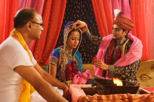 मांग में सिन्दूर भरना